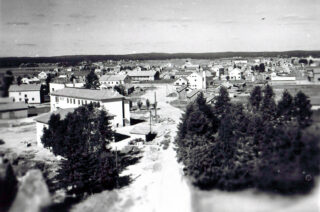 Kirkokylää kirkon rakennukselta1950